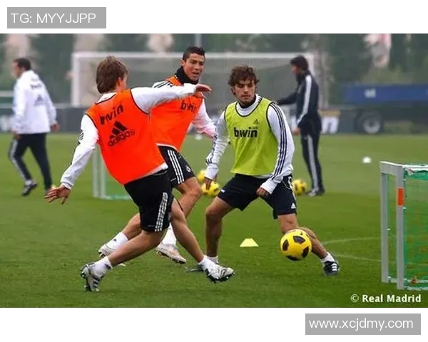 足球明星劈腿视频曝光引发热议背后的真相与影响分析 足球明星劈腿视频曝光引发热议背后的真相与影响分析