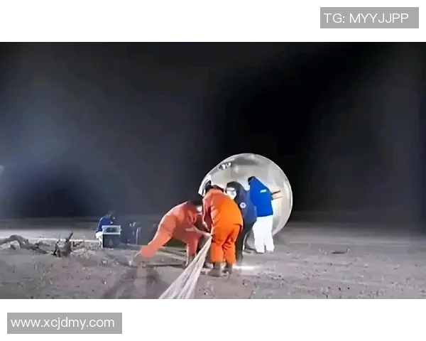 篮球明星意外丢鞋引发观众热潮现场互动瞬间成热议话题